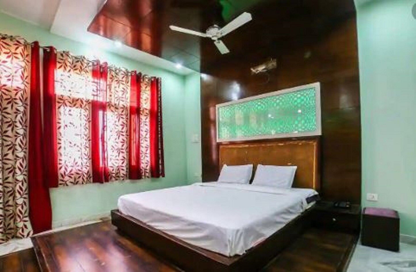 aryawat guest house - Tap to explore photos