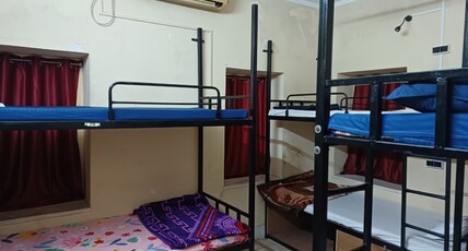 ROAMERS INN (Backpackers Hostel) Room Type - Bed (AC) in Male Dormitory