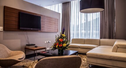 DoubleTree by Hilton Hotel Bogotá - Parque 93 Room Type - 1 KING SUITE EXECUTIVE