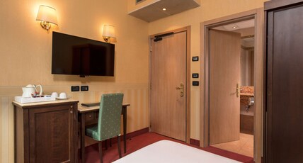 Best Western Hotel Tritone Room Type - 1 Queen Bed, Classic