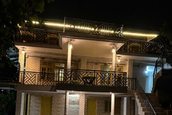 Mandala House and cafe with Mud House Retreat