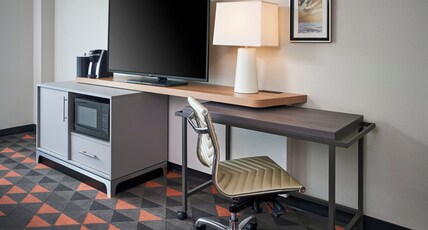 Holiday Inn & Suites OAKVILLE @ BRONTE Room Type - Standard Room