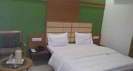 Hotel Apex Inn Room Type - Gold King Bed