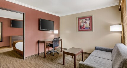 Best Western InnSuites Tucson Foothills Hotel & Suites Room Type - Suite-1 King Bed, Mobility Accessible, Walk In Shower, Sofabed, Two Rooms, Non-Smoking, Full Breakfa Best Western InnSuites Tucson Foothills Hotel & Suites Room Type - Suite-1 King Bed, Mobility Accessible, Walk In Shower, Sofabed, Two Rooms, Non-Smoking, Full Breakfa