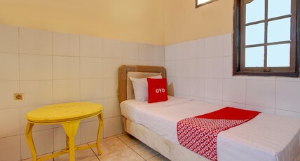 Hotel O Wisma Subur Syariah Room Type - Saver Double