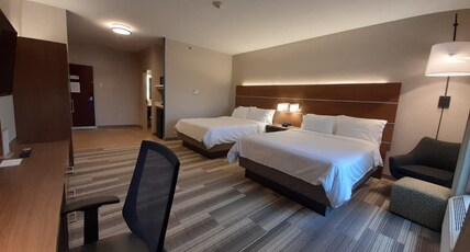 Holiday Inn Express Trincity Room Type - 2 Queen Standard Extra Floor Space
