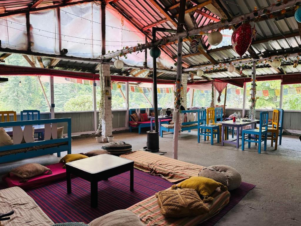 Hostel 360 degree Jibhi - Tap to explore photos