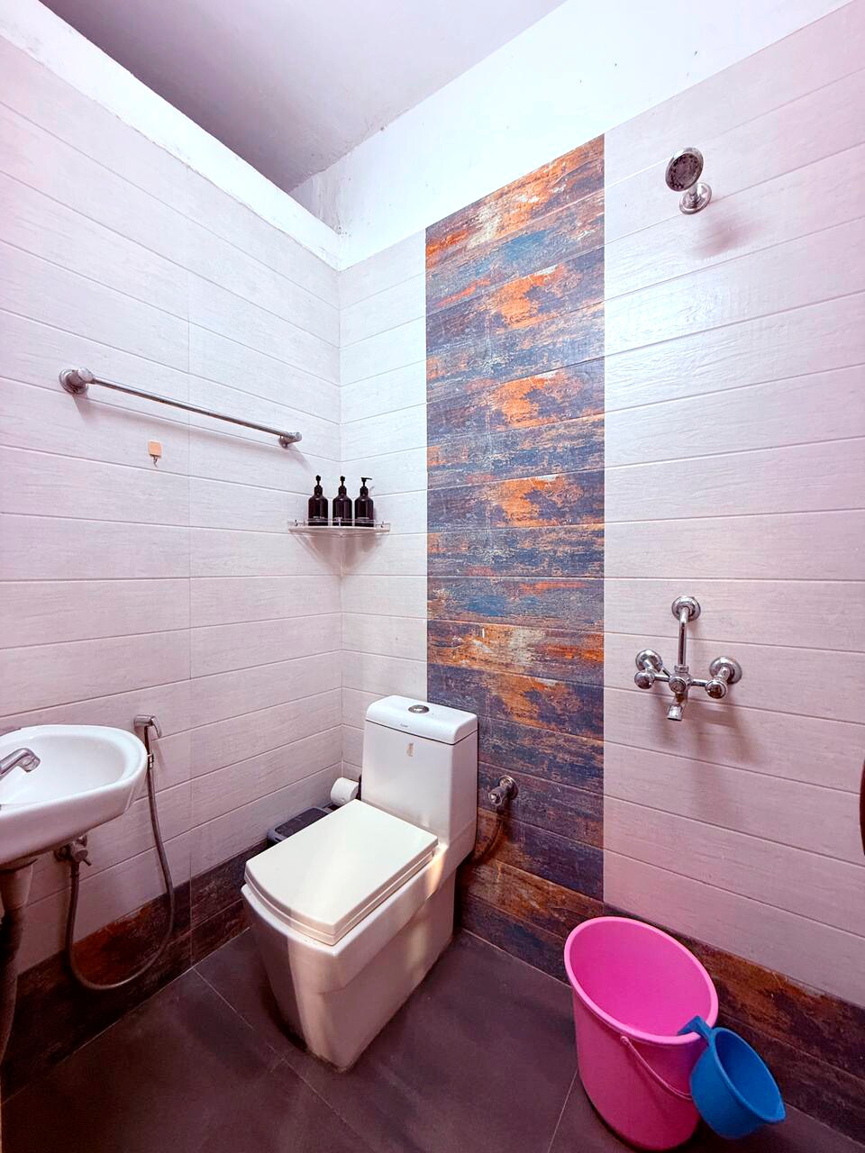 Comfort Stay Retreat - Tap to explore photos