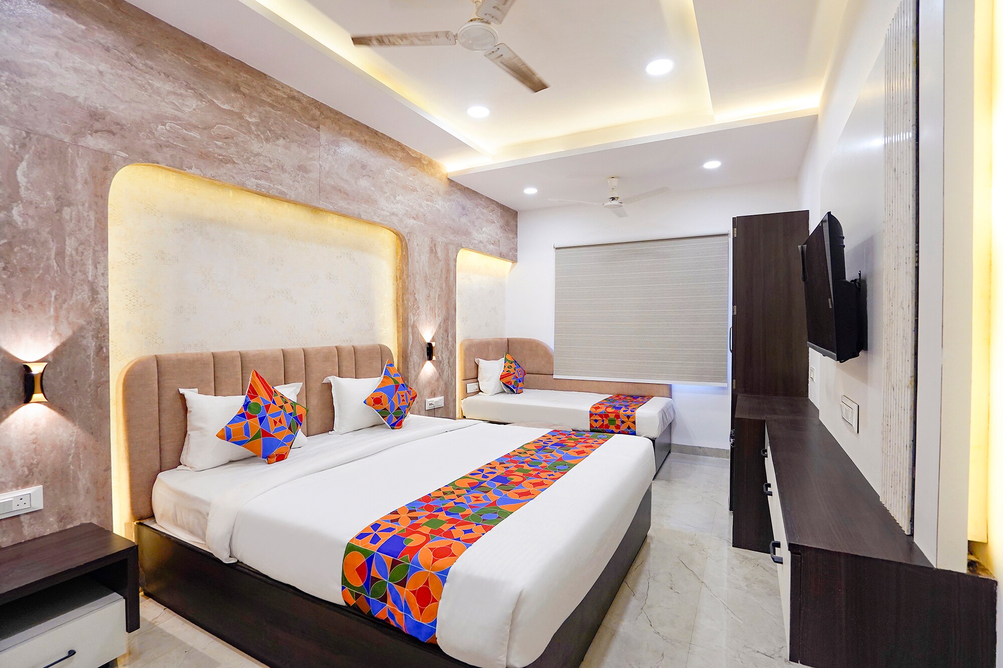 FabHotel Seemansh - Tap to explore photos