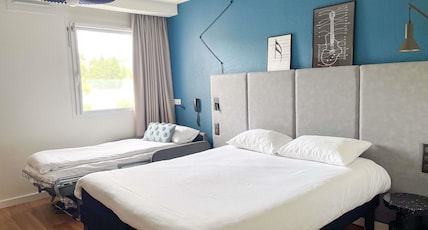 ibis Martigues Room Type - Standard Room with one double bed and one single bed