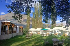 Paradise Retreat | Rooms & Restaurant