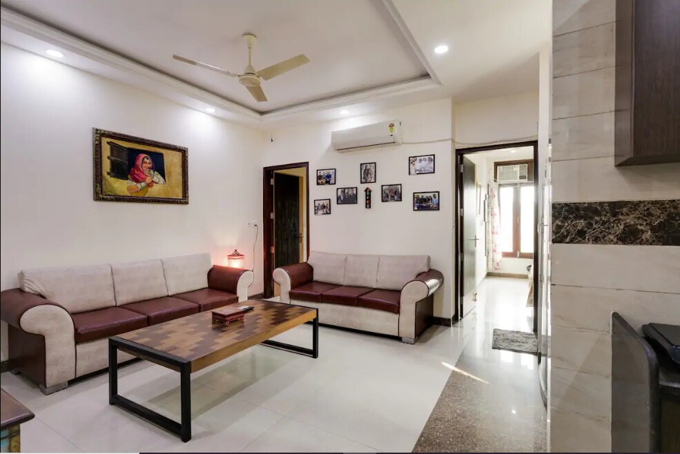 My Comfortable Nest With Lift In Central Delhi - Tap to explore photos