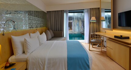 IZE Seminyak Room Type - Deluxe Double Room with Pool Access