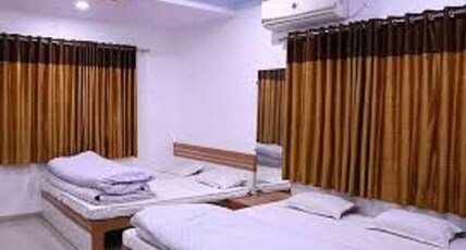 Hotel Giriraj Room Type - Economy Room