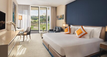 JA Lake View Hotel, Dubai Room Type - Premium Golf Course View Room King Bed with Access to 3 Pools and Complimentary Mall Shuttle