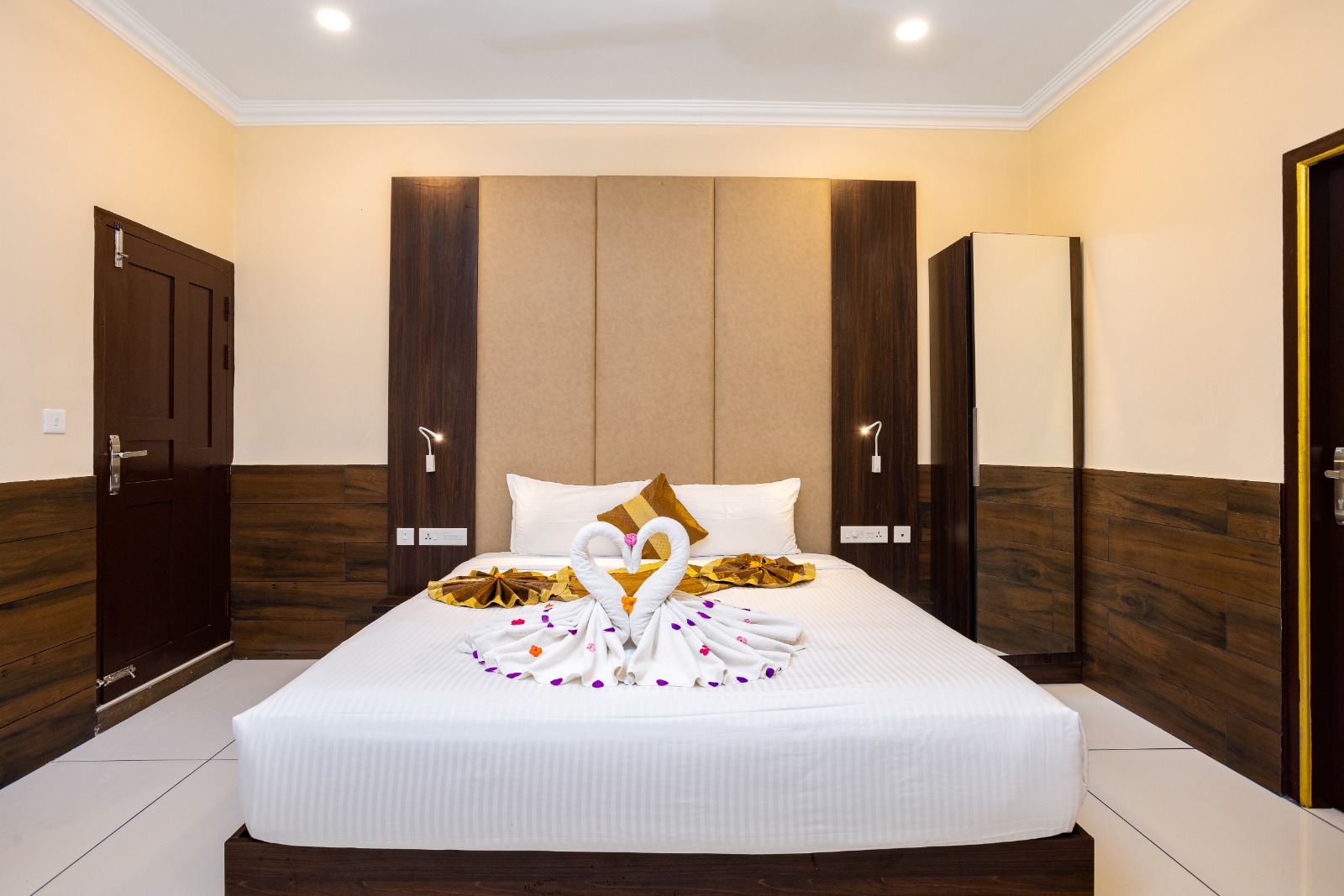 Star Emirates Luxury Resort And Spa - Tap to explore photos