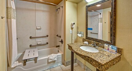 Hampton Inn Indianapolis-SW-Plainfield Room Type - 1 KNG ACCESSIBLE TUB NS