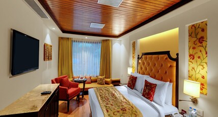 Welcomhotel by ITC Hotels, Pine N Peak, Pahalgam Room Type - Pine View Khwabgah