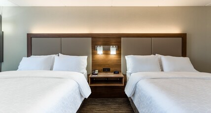 Holiday Inn Express & Suites CEDAR FALLS - WATERLOO Room Type - 2 Queen Beds Standard Comm Access