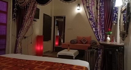 Ganesha Palace Amritsar Room Type - Deluxe suite with spa bath ( The courtyard view)