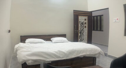 Abhivaadan Stay Room Type - Deluxe Room