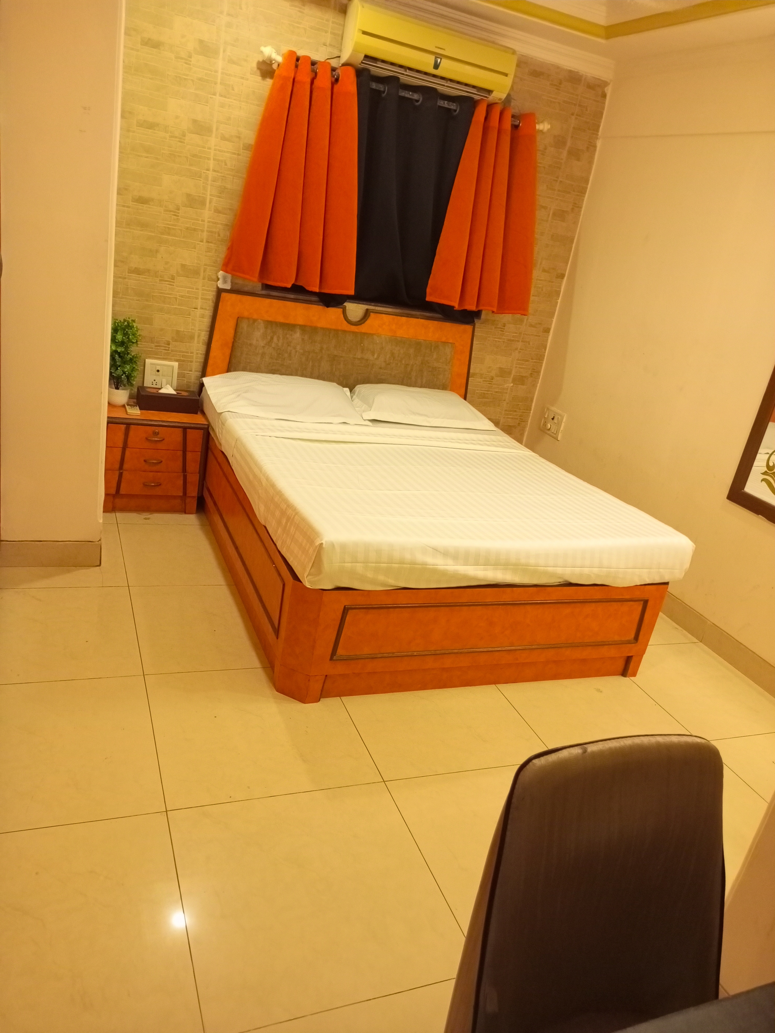 3BHK Flat in Sumangal Vile Parle West - Tap to explore photos