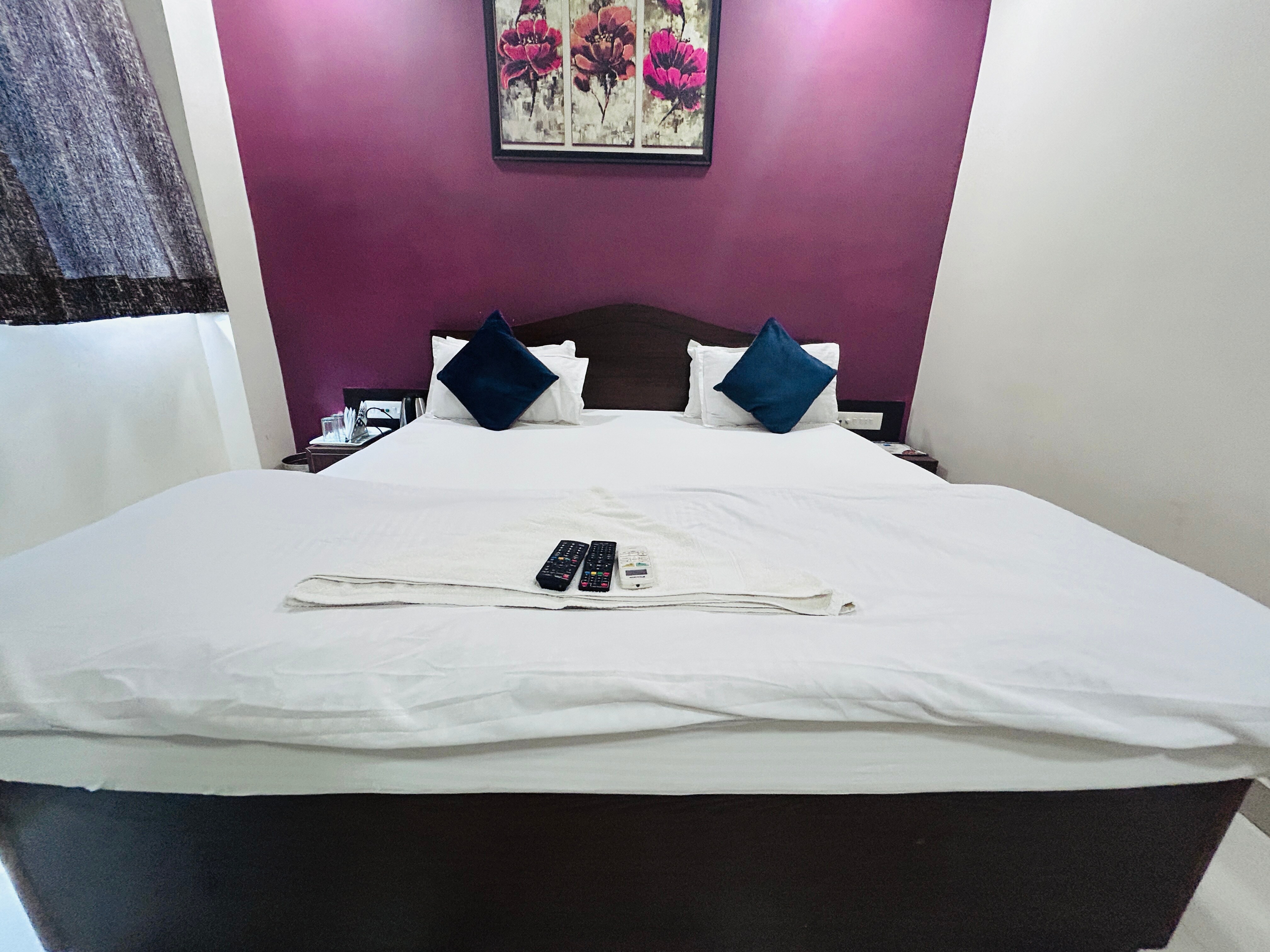 HOTEL DWARKA INTERNATIONAL - Tap to explore photos