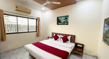 007 Universe Resort Room Type - Deluxe Room