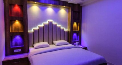 HN PALACE Homestay Agra Room Type - DELUXE Double room with bath