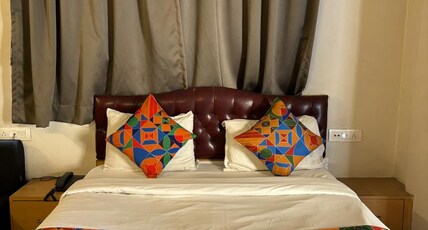 Jumbo stay bhawanipore Room Type - Luxury Room With King Bed