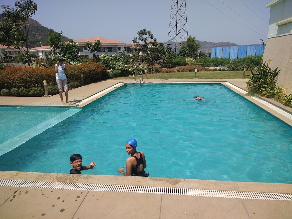 Ovis Holiday Deluxe Room Lonavala - Tap to explore photos