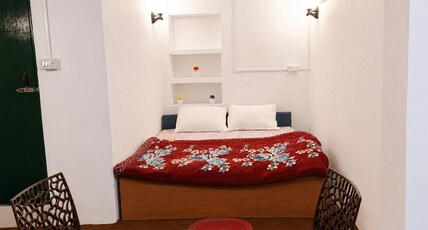 Jugnoo Cafe and Stay Room Type - Deluxe Single Room