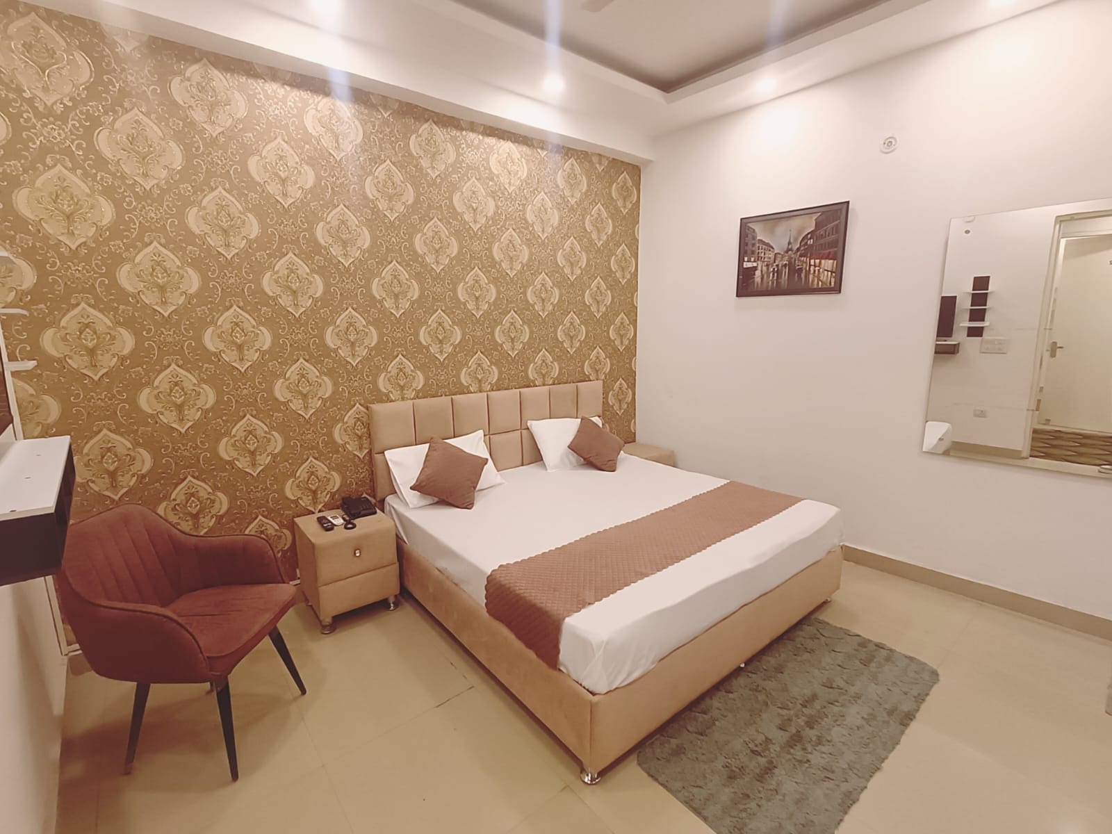 Leluxe Boutique Hotel - Tap to explore photos