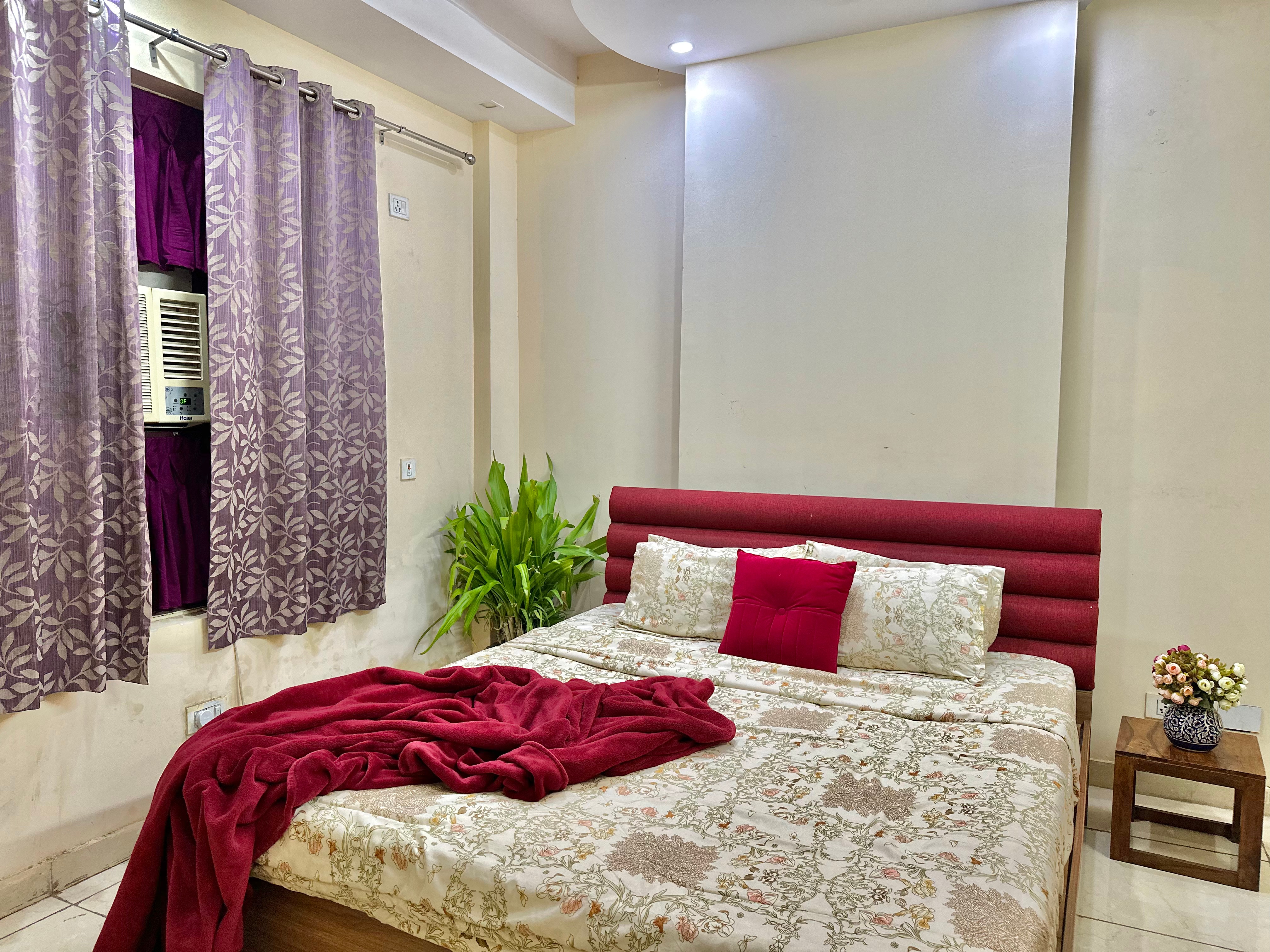 3 BHK entire floor on main road - Tap to explore photos