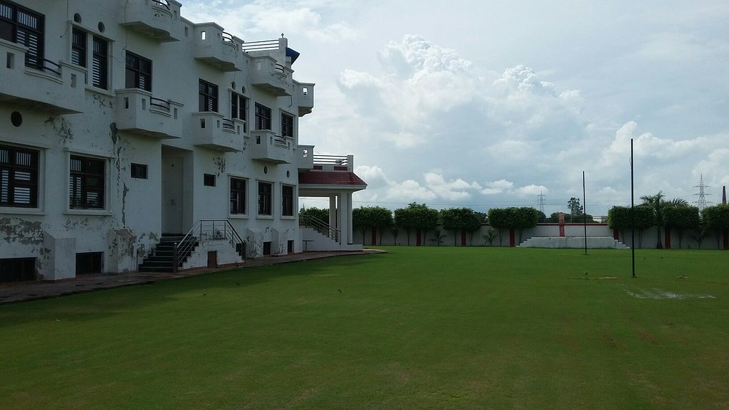 Gunjan Resort - Tap to explore photos