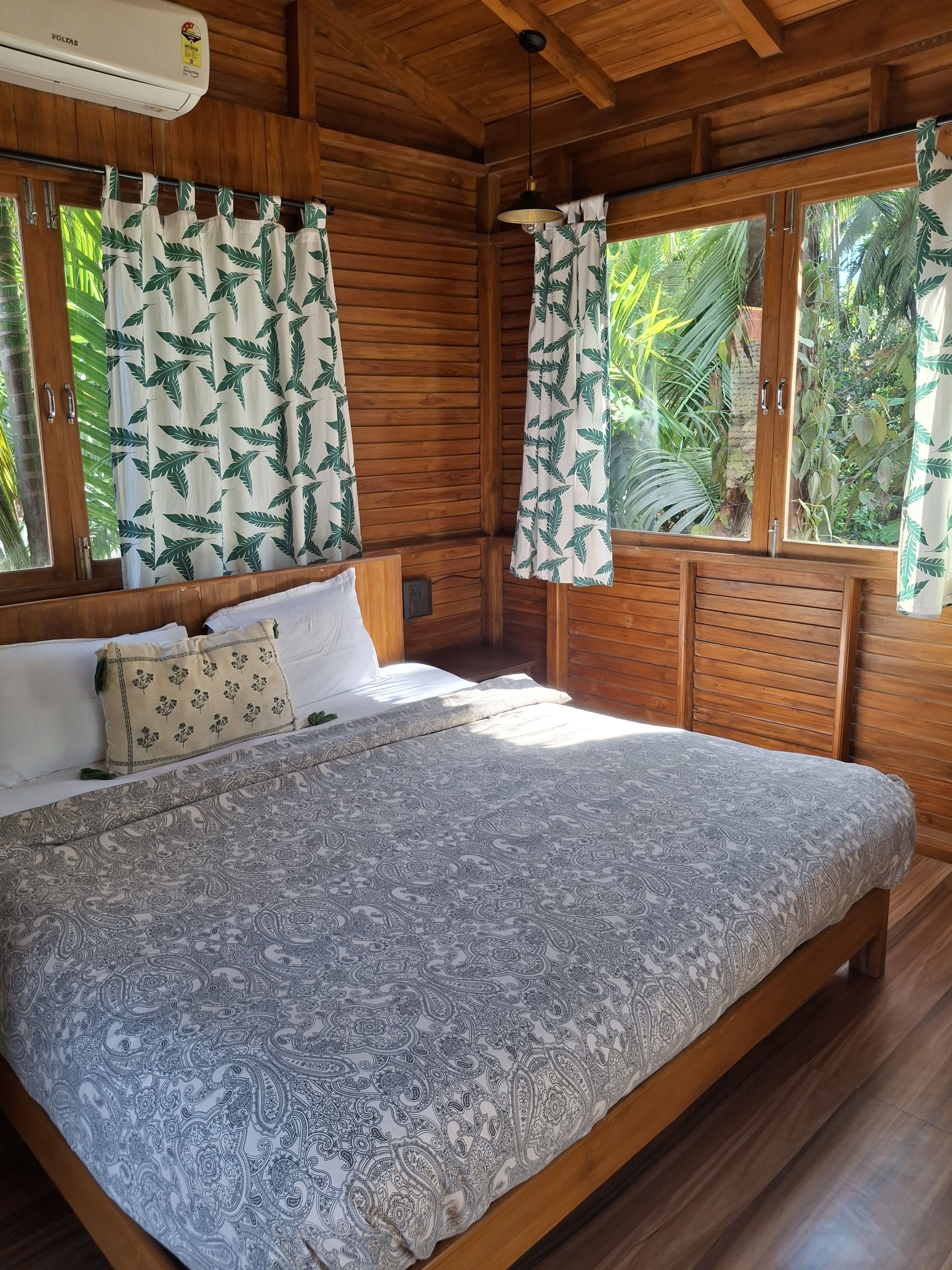Mangifera TreeHouse at Elixir beach farm with Jacuzzi - Tap to explore photos