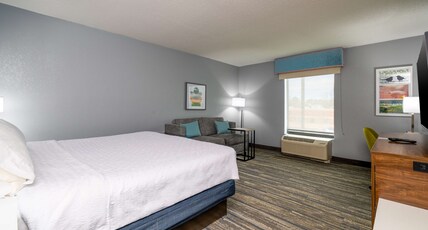 HAMPTON INN DAHLGREN VA Room Type - 1 KING W SOFABED NONSMOK