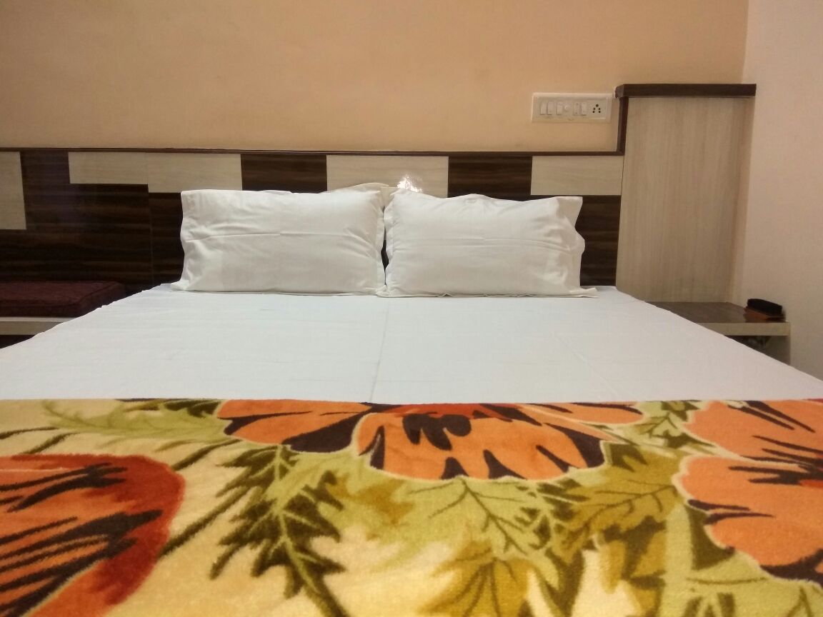 Hotel Abhinandan Inn - Tap to explore photos