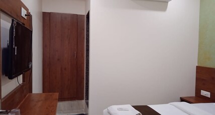 Hotel Raheja Residency Room Type - Deluxe Room