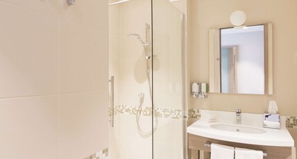 Hampton by Hilton Rome East Room Type - QUEEN ROOM WITH SOFA