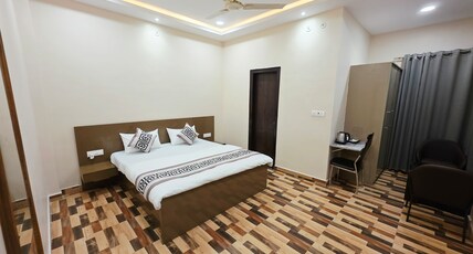 Crestview Inn Room Type - Super Deluxe Room with King Size Bed and Balcony Crestview Inn Room Type - Super Deluxe Room with King Size Bed and Balcony