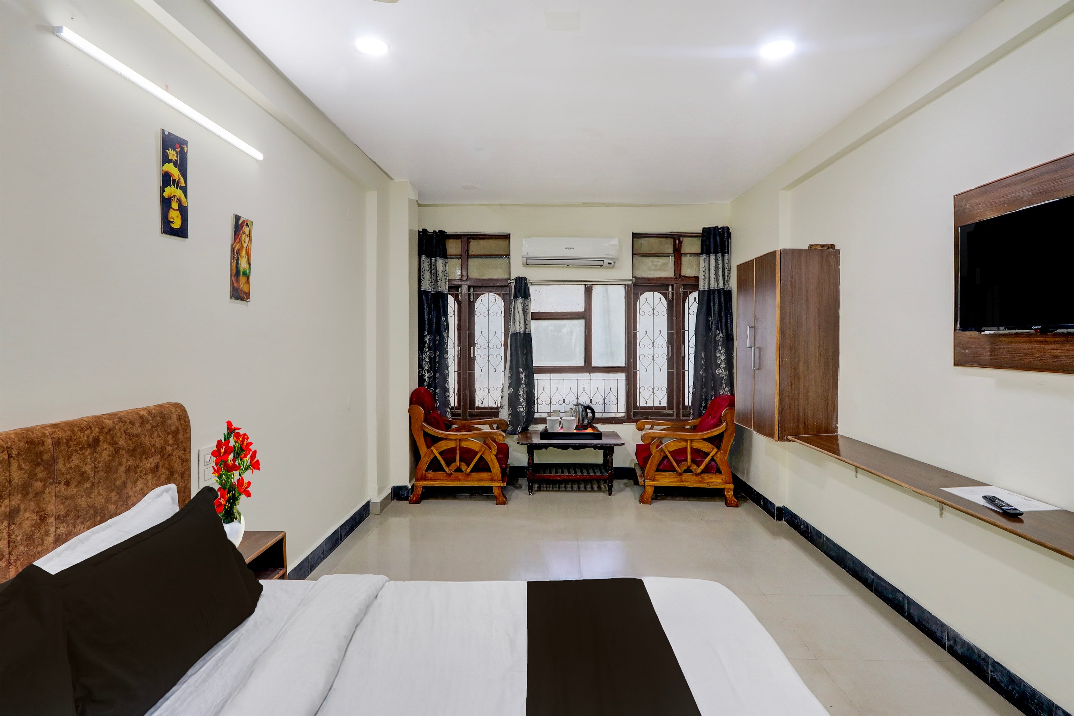 Hotel O Khammam Railway Junction Formerly Raghavendra Inn - Tap to explore photos