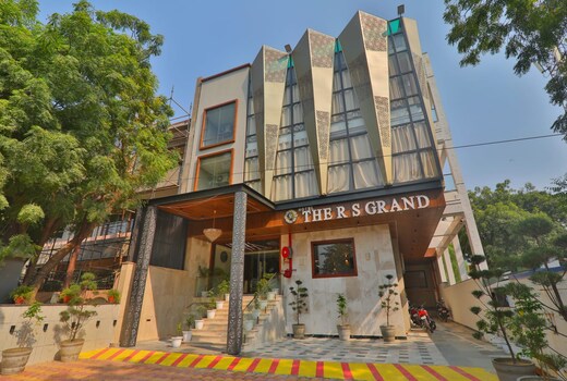 Hotel The R S Grand