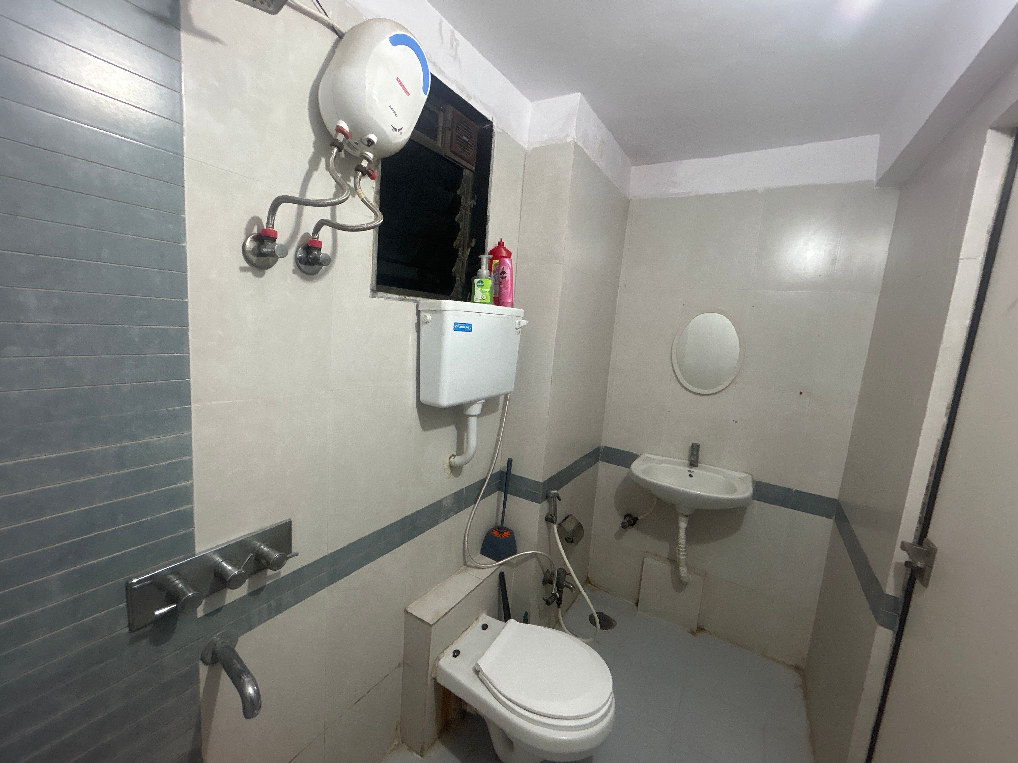 HAPPY HOUSE Andheri West RTO Kokilaben Hospital Apartment Mumbai | Book ...