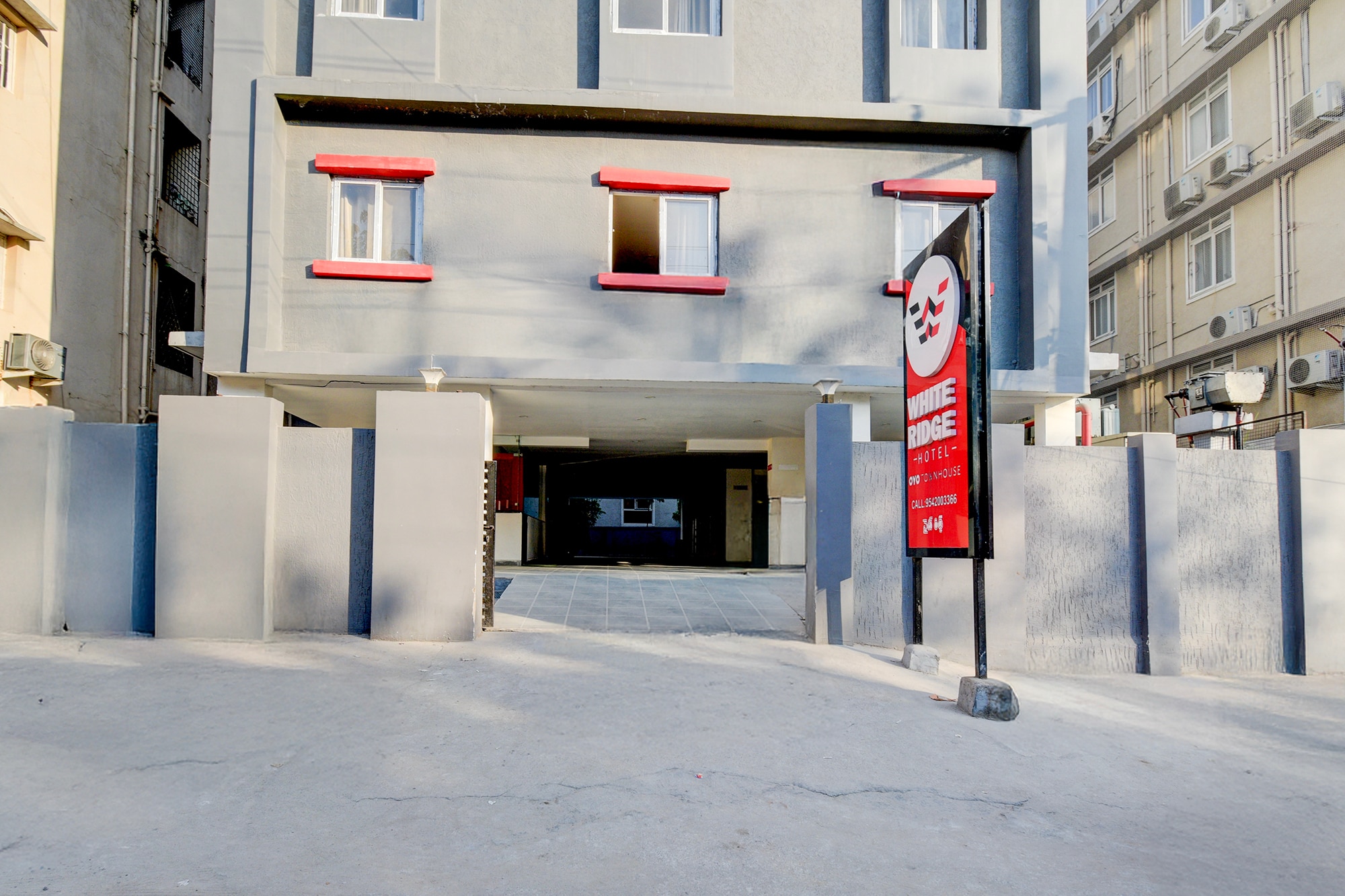 FabHotel White Ridge Gachibowli - DLF Cyber City, Gachibowli - Tap to explore photos