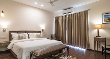 Hotel Alaya Room Type - Signature Room With Mini Fridge