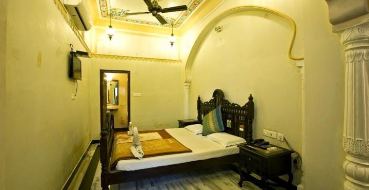 Hotel Kalyan - Tap to explore photos