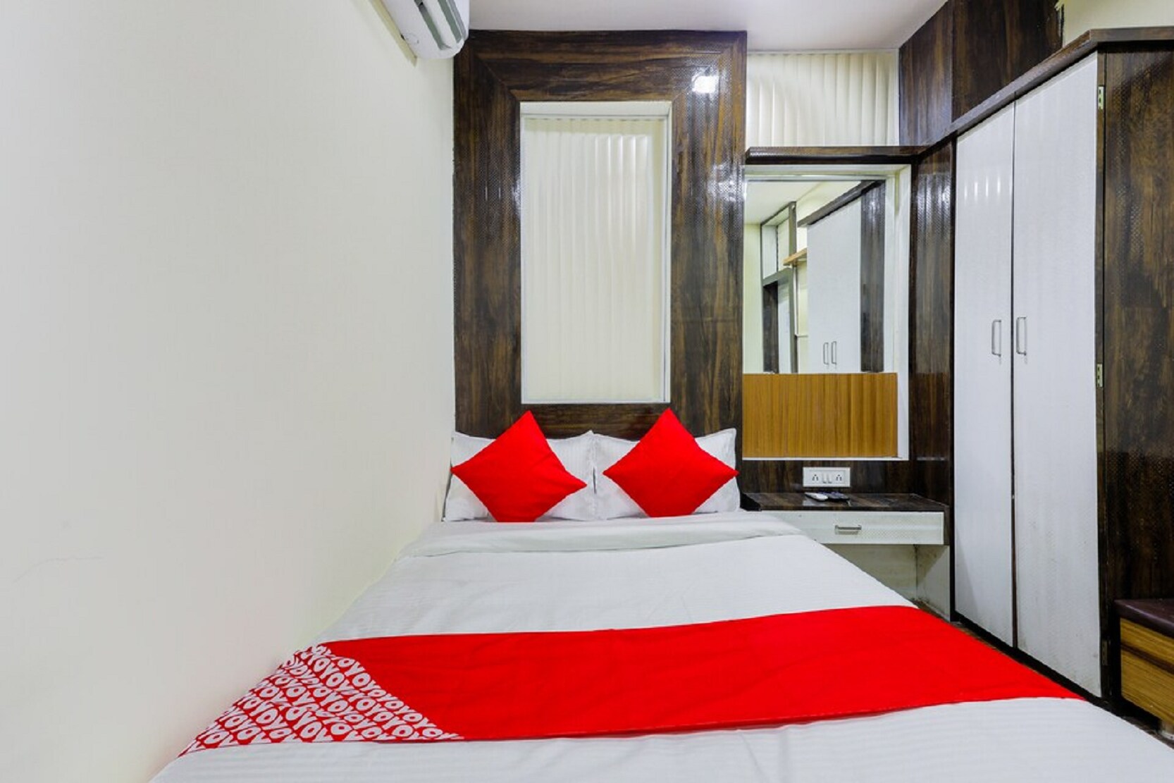 Shree Hari Hotel - Tap to explore photos