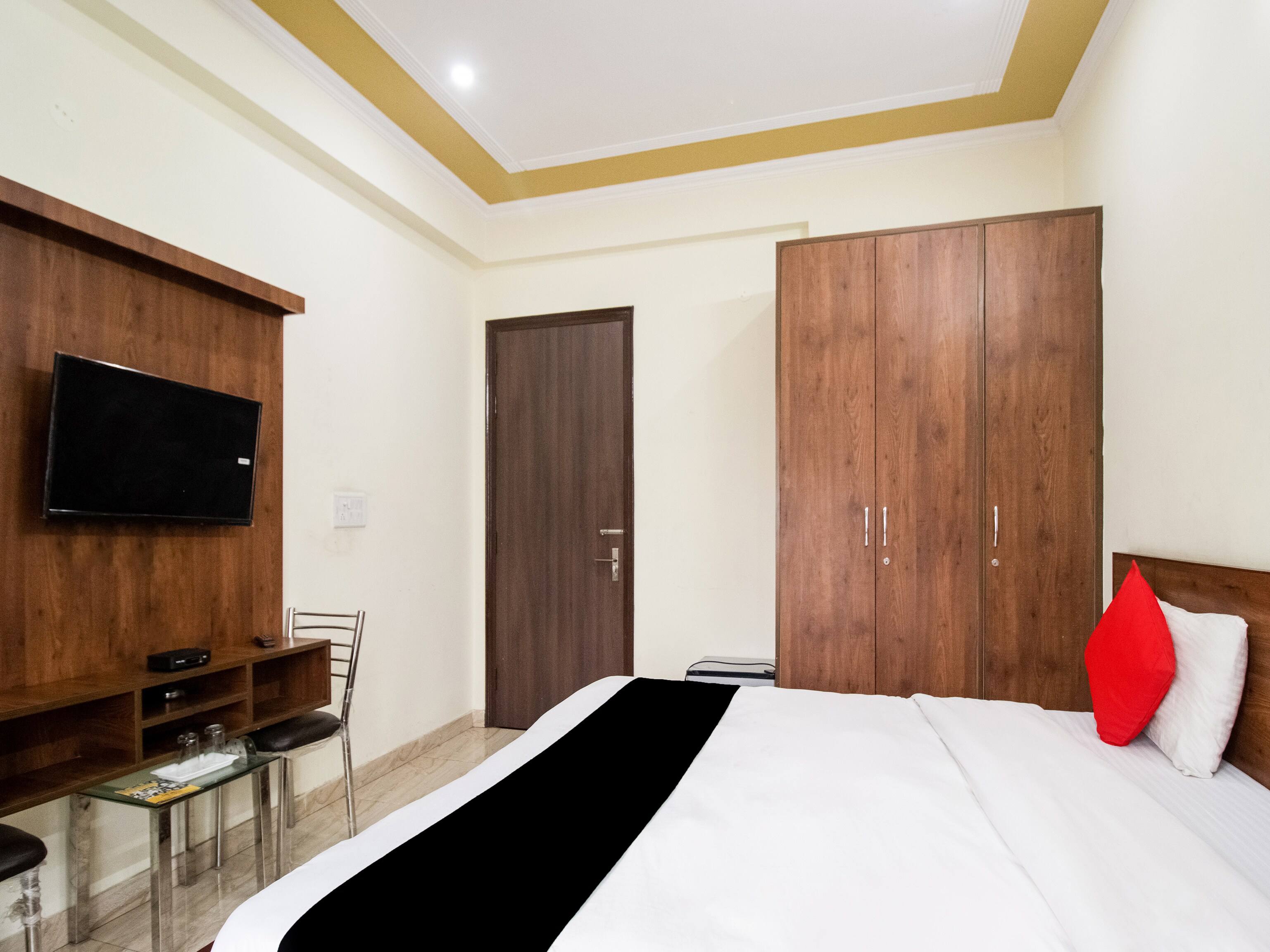 Hotel O The Hotel - Tap to explore photos