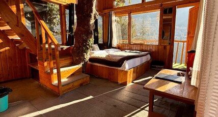 Little Wood Treehouse | Jacuzzi | Private Parking | 10 minutes walk to property Room Type - Qainat - Duplex Treehouse with Bathtub